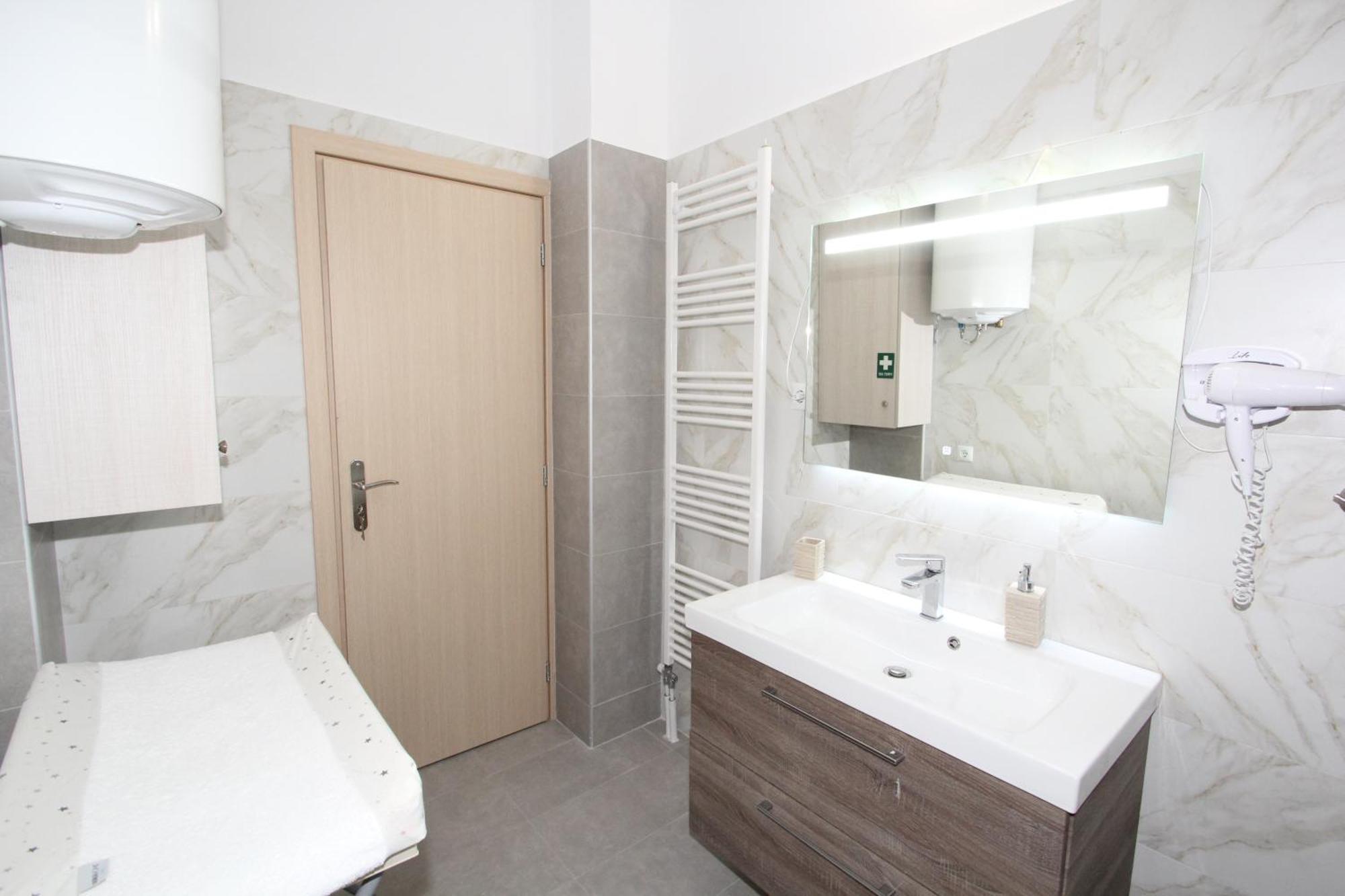 Filoxenia Apartment Артеміда Екстер'єр фото