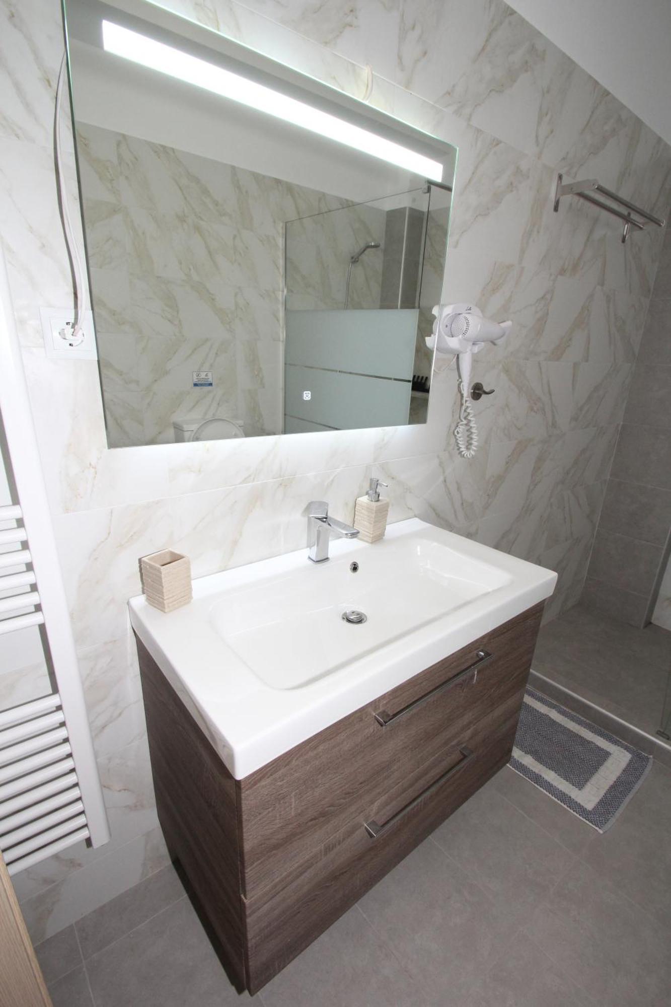 Filoxenia Apartment Артеміда Екстер'єр фото